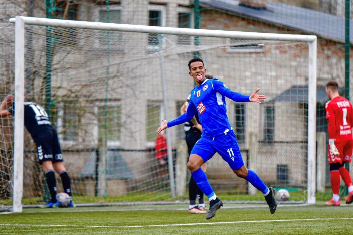 Ariagner Smith El Nica Que Jugar La Uefa Champions League