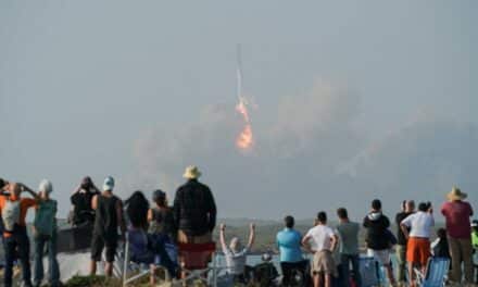 El cohete Starship de SpaceX despega en vuelo de prueba inaugural, pero explota en el aire