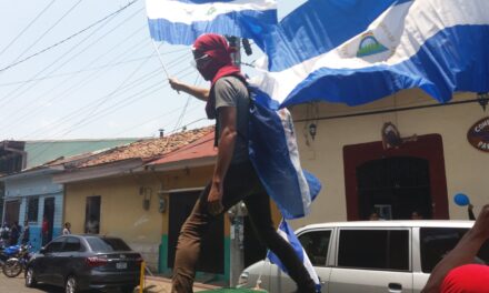 Estudiantes de la UNAN León siguen firmes en sus protestas por la autonomía universitaria