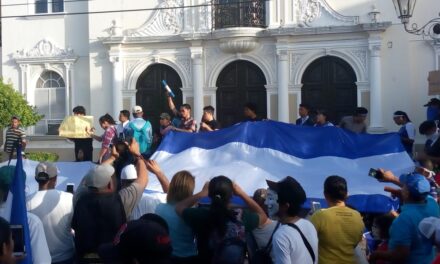 Estudiantes de la UNAN León no regresarán a clases hasta que respondan a sus demandas