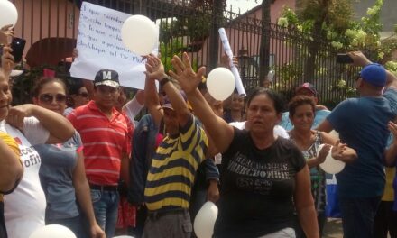 Marchan a favor del Dr. Montes en León