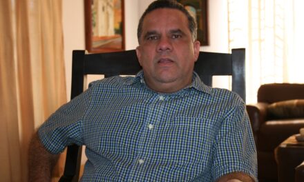 Policía secuestró, golpeó y amenazó a ex docente universitario Mauricio Álvarez y su familia