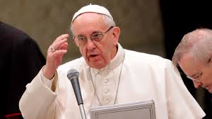 Nadie está obligado a pagar por una misa, dice papa Francisco.