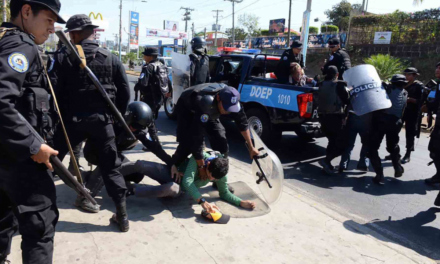 Policía encarcela a dos opositores en Managua