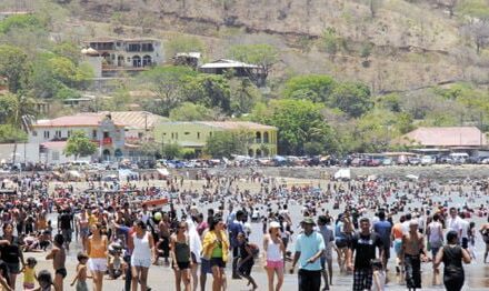 Economista sugiere prudencia en los gastos de Semana Santa.