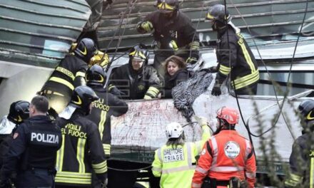 Tres muertos y decenas de heridos por el descarrilamiento de un tren en Milán