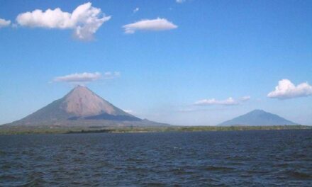 Nicaragua: única en el mundo con lagunas volcánicas y tiburones de agua dulce