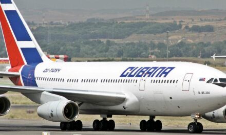 Aerolínea cubana suspende vuelos hacia Argentina tras la negativa de petrolera a suministrar combustible
