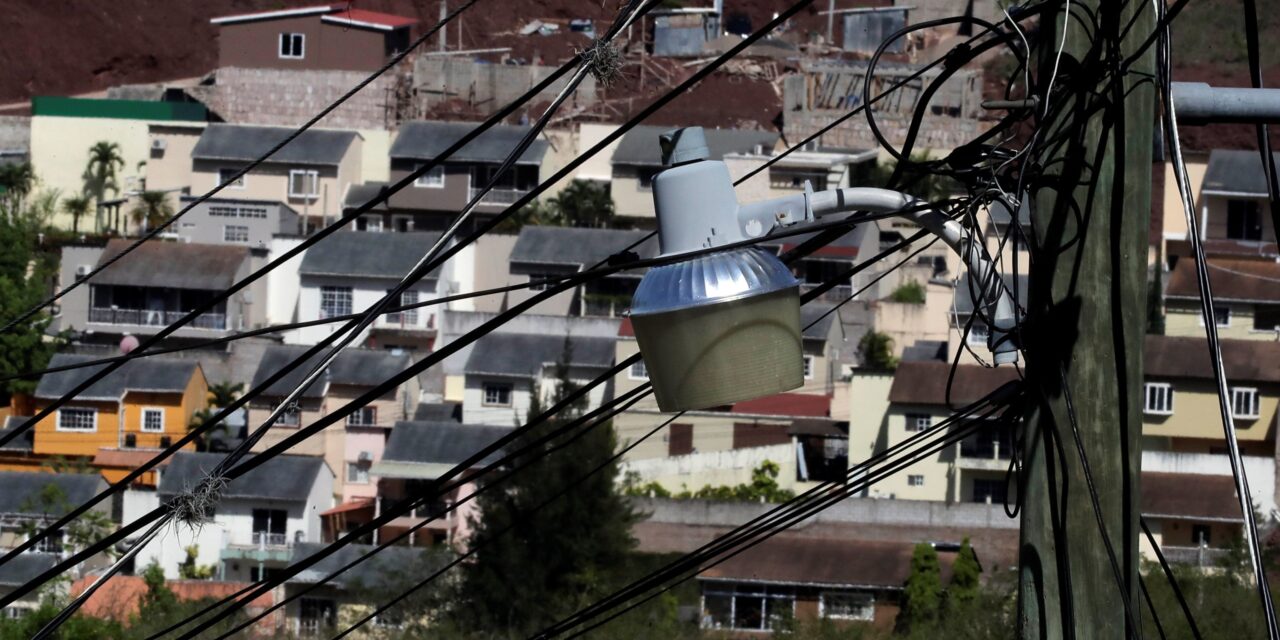 Nicaragüenses golpeados por las altas tarifas de energía