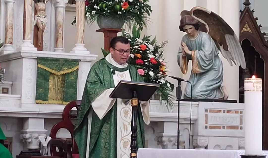 Padre Uriel Vallejos deja Costa Rica y se enrumba a Roma