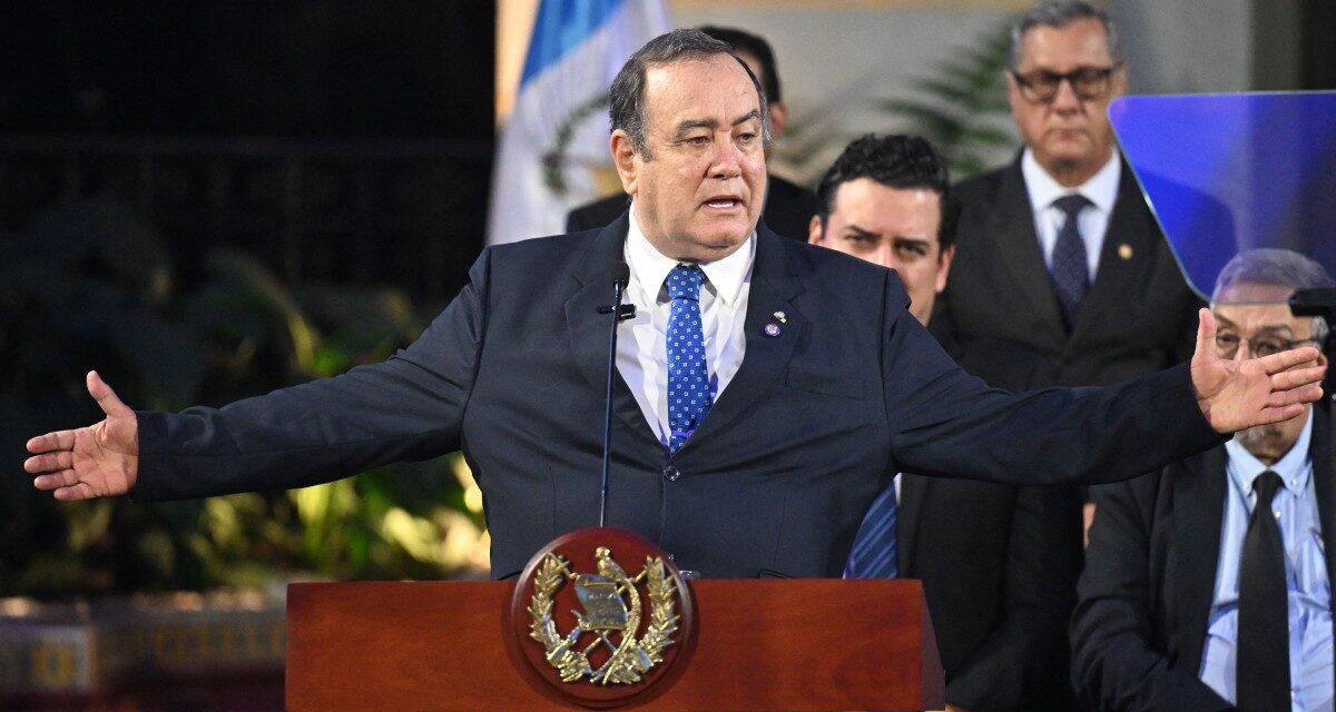 Piden investigar a expresidente guatemalteco Alejandro Giammattei por uso de SAAS a favor de Miguel Martínez