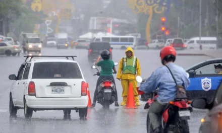 Conductores siguen siendo víctimas de su imprudencia bajo lluvias