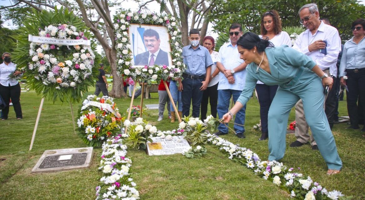 Cuando Rosario Murillo se apropió del cadáver de Alexis Argüello, tras su misteriosa muerte