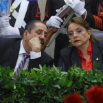 La presidenta de Honduras Xiomara Castro enfrenta una tormenta política tras el reciente escándalo revelado por un video que muestra a su cuñado Carlos Zelaya negociando con varios narcotraficantes