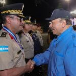 , Ortega ha elogiado abiertamente a Castro por la cancelación del Tratado de Extradición con Estados Unidos (EE.UU.), al tiempo que ha fortalecido sus lazos con las Fuerzas Armadas hondureñas, invitando incluso a altos mandos militares de ese país a participar en la celebración del 45 aniversario del Ejército